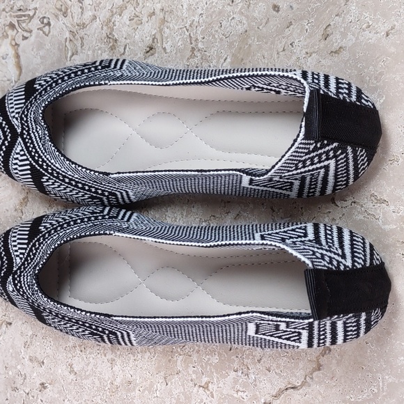 Point Toe Knit Ballet Flats - Picture 8 of 8